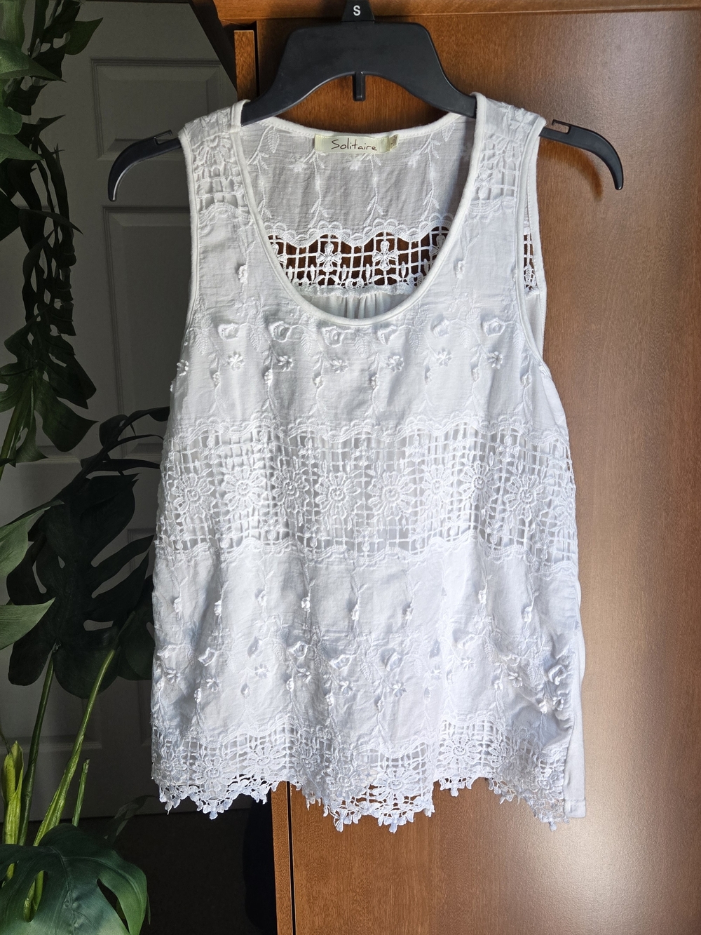 Solitaire White Eyelet Lace Sleeveless Camisole
